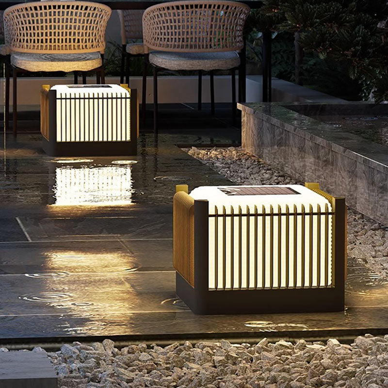 ضوء LED خارجي للمناظر الطبيعية في الحديقة بتصميم مكعب مربع من الفولاذ المقاوم للصدأ وبساطة حديثة 