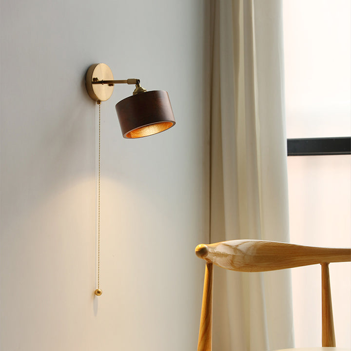 Zeitgenössische skandinavische runde Kegelkuppel Kupferholz 1-Licht Wandleuchte Lampe für Schlafzimmer 