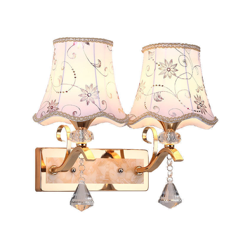 Traditionelle europäische Blumenstoff-Eisen-1/2-Licht-Wandleuchter-Lampe für Wohnzimmer 