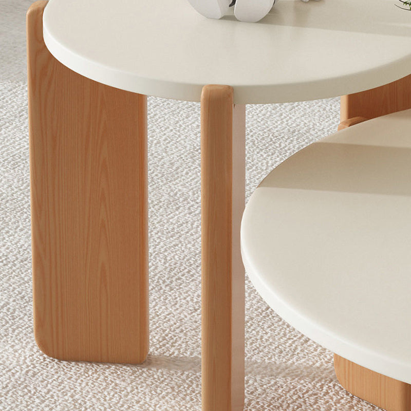 Moderner minimalistischer runder Kaffeetisch aus Faserplatte und Massivholz für das Wohnzimmer 