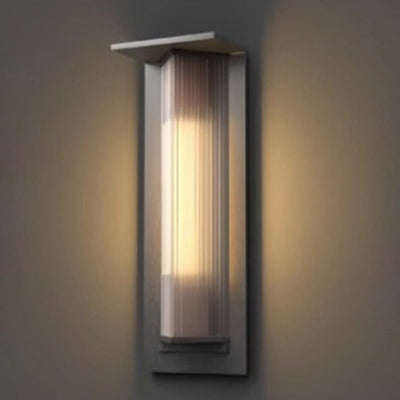 Lampe murale LED d'extérieur en forme de prisme triangulaire en acier inoxydable solaire étanche à la simplicité moderne pour jardin 