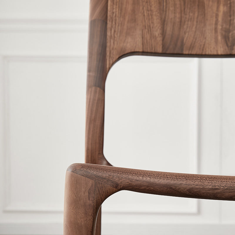 Chaise de salle à manger carrée en bois de noyer rétro contemporain avec dossier pour salle à manger 