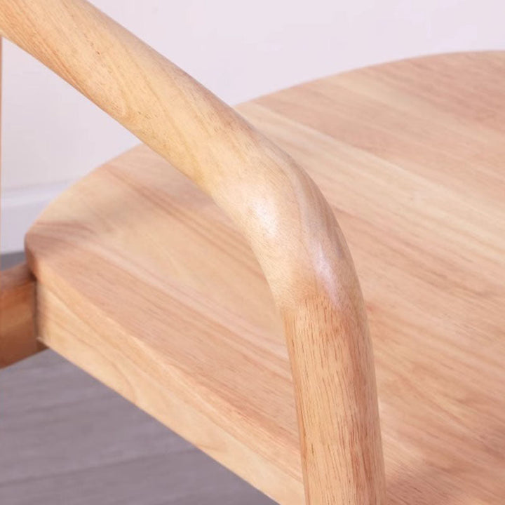 Moderner minimalistischer Esszimmerstuhl mit gebogenem Rahmen aus Kautschukholz, Baumwoll-Leinen-Bezug, Rückenlehne und Armlehnen für das Esszimmer 
