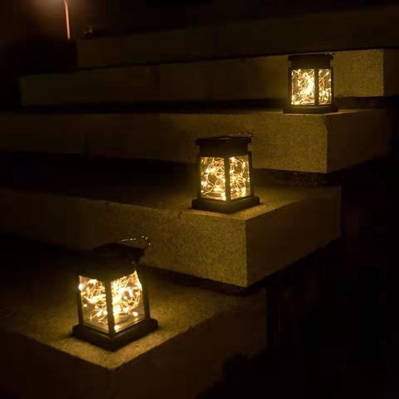 Modernes, minimalistisches, rechteckiges LED-Solarlicht aus Eisenglas für den Garten 