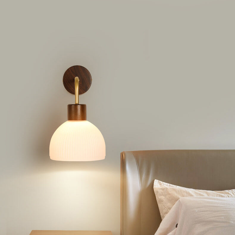 Lampe murale à 1 lumière avec abat-jour en verre en demi-cercle en bois massif japonais traditionnel pour chambre à coucher 