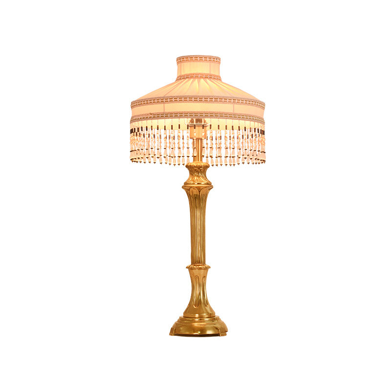 Zeitgenössische Luxus-Tischlampe aus Stoff mit rundem Schirm und Messingsockel, 1 Licht, für das Home Office 