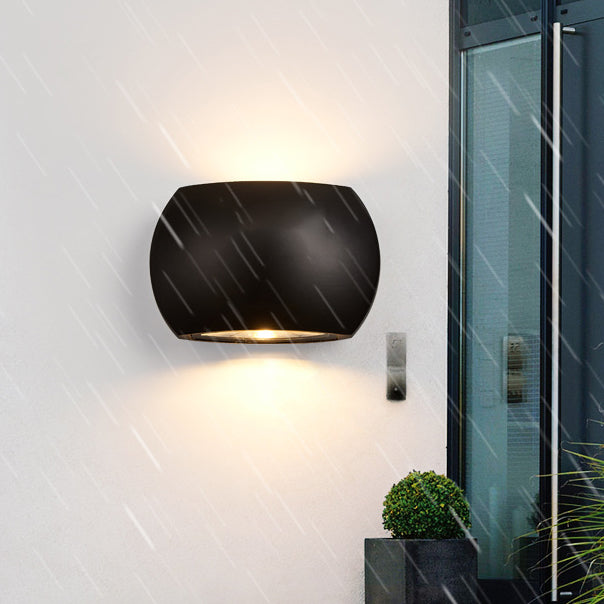 Zeitgenössische industrielle Halbkreis-Aluminium-LED-Außenwandleuchterlampe für den Garten 