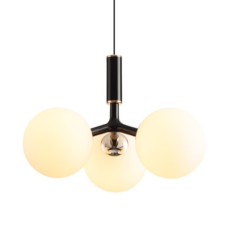 Zeitgenössischer nordischer Aluminium-Eisen-Glaskugel-Kronleuchter mit 3 Lichtern für Esszimmer 