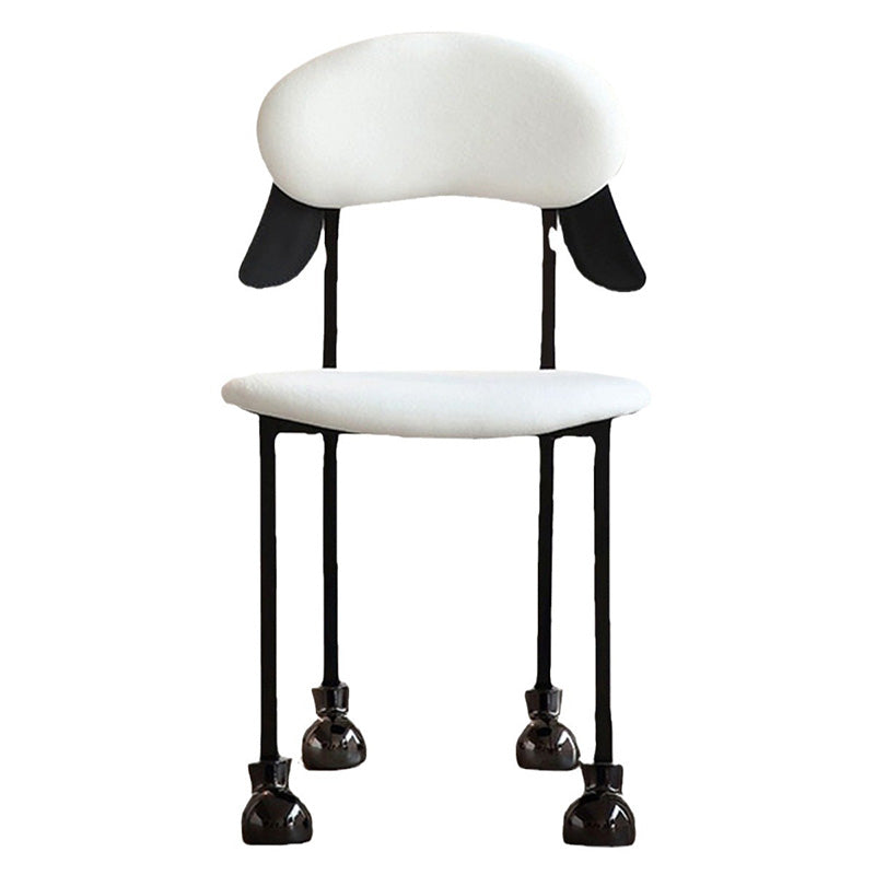 Chaise contemporaine créative en forme de chiot en velours rembourré avec cadre en acier inoxydable, dossier ouvert et sans accoudoirs pour le salon 
