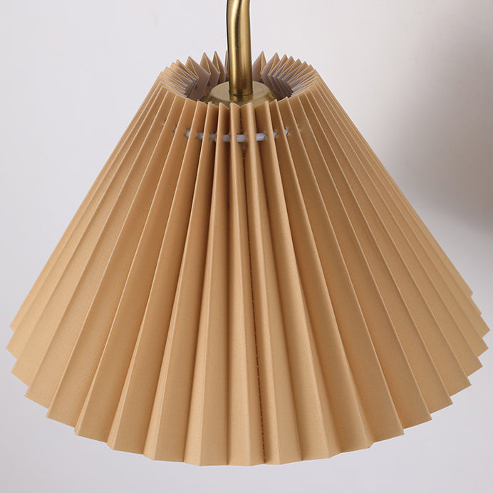 Zeitgenössische Einfachheit Plissee Kegel Eisen Stoff 1-Licht Wandleuchte Lampe für Wohnzimmer 