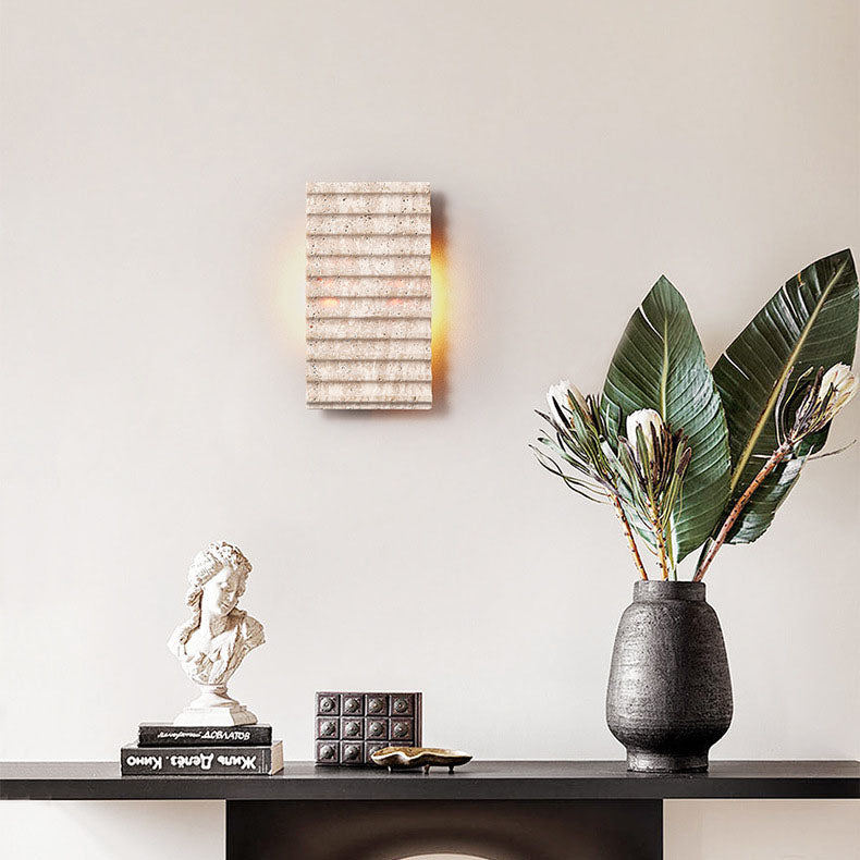 Aplique de pared de 1 luz con pantalla rectangular de travertino beige retro contemporáneo para dormitorio 