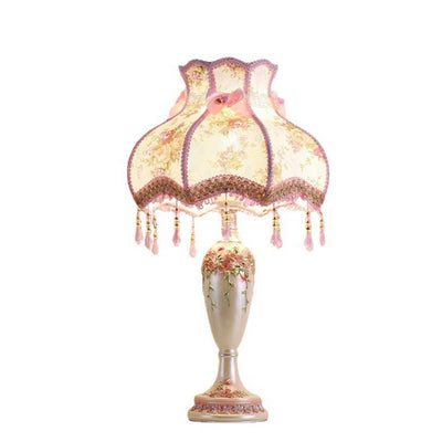 Europäische romantische Tischlampe aus Stoff mit Quaste und 1 Leuchte 