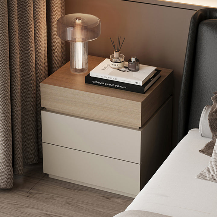 Table de chevet contemporaine de luxe rectangulaire en bois massif, contreplaqué et bois d'eucalyptus à 3 tiroirs pour chambre à coucher 