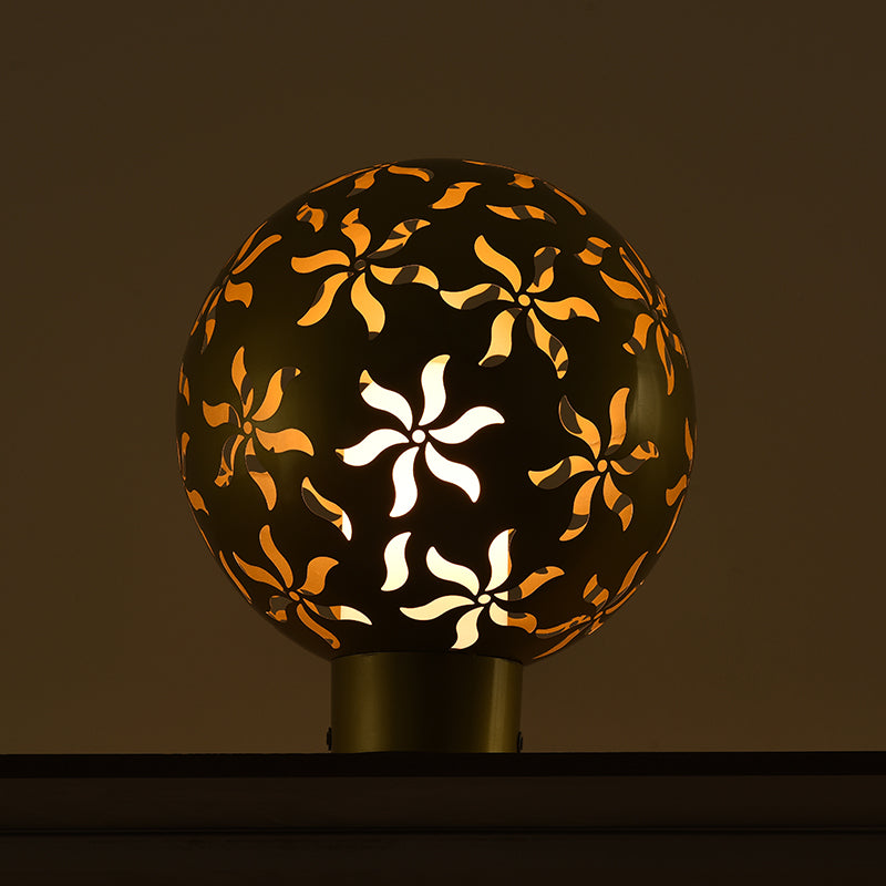 Lumière de paysage de pelouse contemporaine industrielle solaire en acier inoxydable sculpté en forme de sphère à 1 lumière pour patio extérieur 