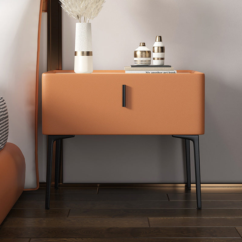 Zeitgenössischer skandinavischer rechteckiger Holz-Leder-Kohlenstoff-Legierungsnachttisch mit 1 Schublade und kabelloser Handy-Ladestation für das Bett 