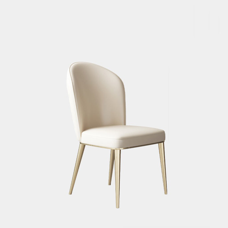 Chaise de salle à manger contemporaine nordique en cuir incurvé avec dossier rembourré et pieds effilés en métal 