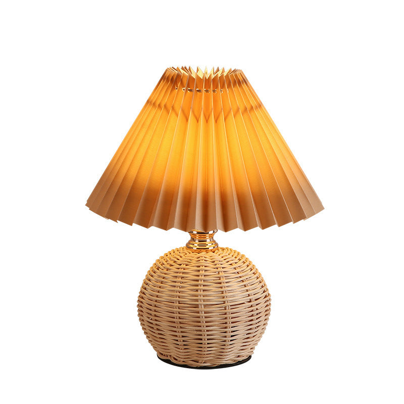 Zeitgenössische nordische Tischlampe aus Rattangewebe mit plissierter konischer Kugel, LED, für Schlafzimmer 