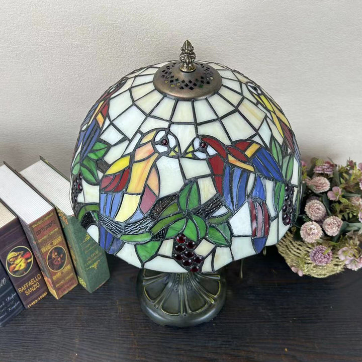Lampe de table à 1 lumière avec dôme en verre métallique Tiffany traditionnel, motif raisin, fleur, libellule et papillon pour chevet 