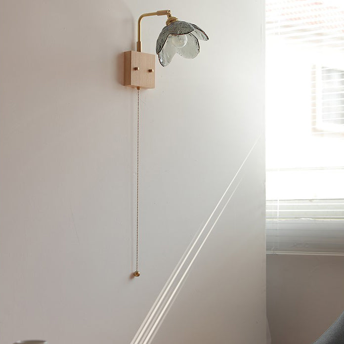 Lampe murale à tirette hémisphérique en bois, laiton, verre et fleur japonaise traditionnelle à 1 lumière pour chevet 