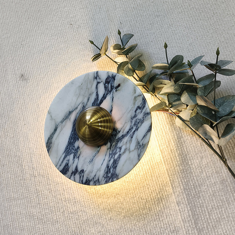 Zeitgenössische skandinavische runde Metallmarmor-LED-Wandleuchte für Wohnzimmer 