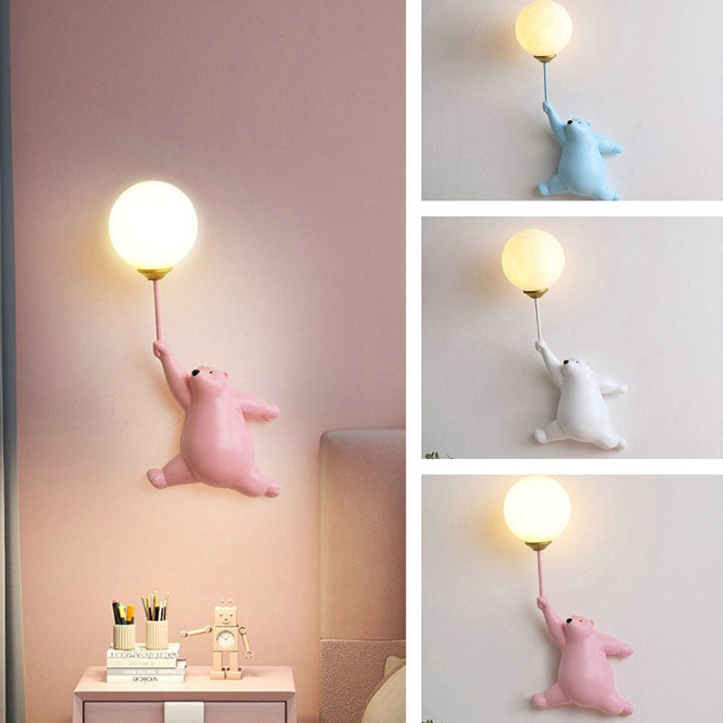Zeitgenössische kreative Bärenharzglas 1-Licht-Wandleuchte für das Schlafzimmer 