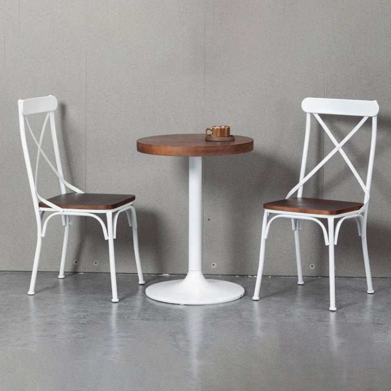 Ensemble de chaises et table de salle à manger en cuir industriel contemporain, bois, fer, avec dossier en forme de X pour salle à manger 