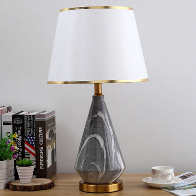 Pantalla de lámpara de tela simple nórdica con patrón de piedra Base de cerámica 1-luz lámpara de mesa 