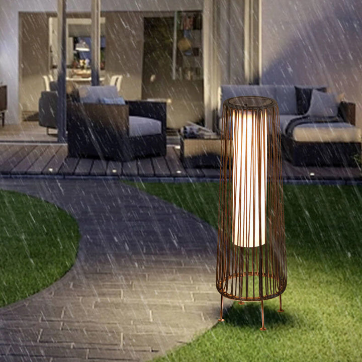 Lampadaire LED rond vertical minimaliste moderne en fer et rotin, étanche et solaire, avec bande de traction pour patio extérieur 