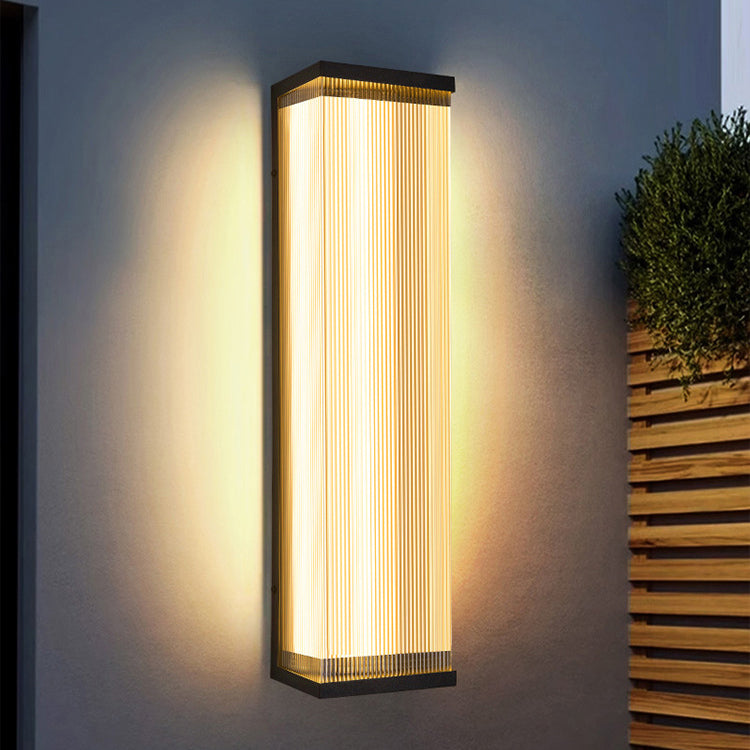 مصباح حائط خارجي LED مستطيل مقاوم للماء من الفولاذ المقاوم للصدأ والأكريليك بتصميم حديث وبسيط للفناء الخارجي 