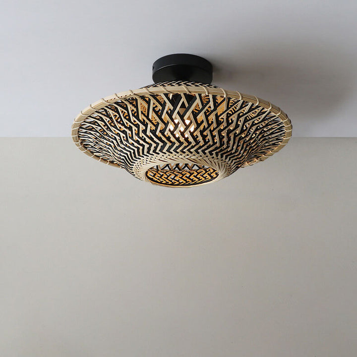 Chinesische Zen-Bambusweberei Fliegende Untertassenform 1-Licht Semi-Flush Mount Deckenleuchte 