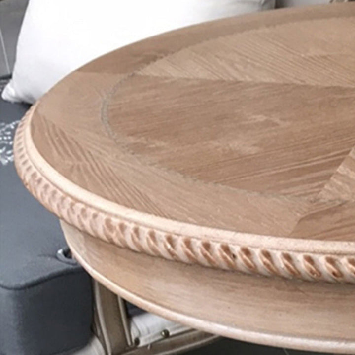 Traditioneller runder Couchtisch aus MDF und Kautschukholz im französischen Stil mit drei Beinen für das Wohnzimmer 