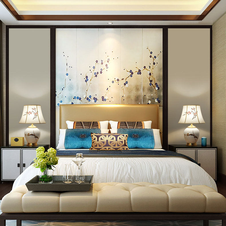 Lámpara de mesa de 1 luz con base de cerámica y pantalla de tela bordada con flor de ciruelo china tradicional para dormitorio 
