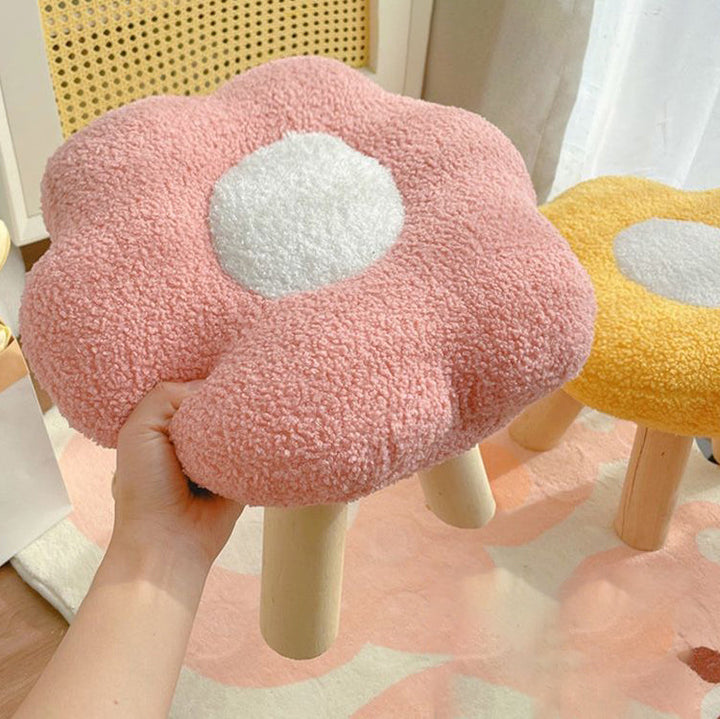 Contemporary Creative Flower Shape Sherpa Fabric Pine Wood Footstool For Entryways