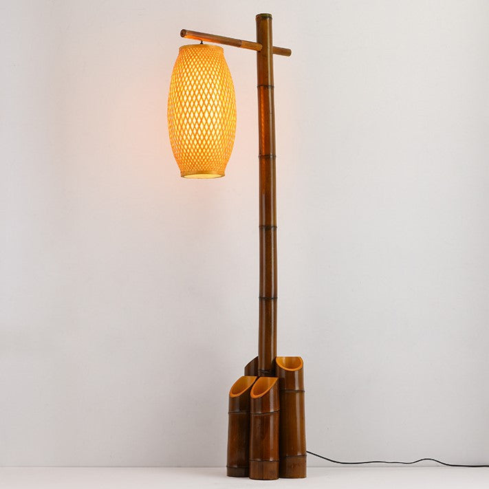 Traditionelle chinesische Bambusrohr-Weblaterne Schirm 1-Licht Stehlampe für Esszimmer 