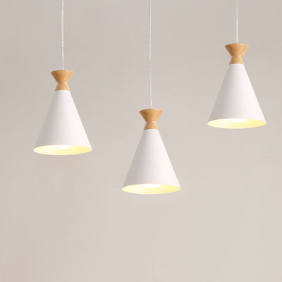 Zeitgenössische kreative Macaron Kegel Horn Hardware Gummi Massivholz 1-Licht Anhänger für Wohnzimmer 