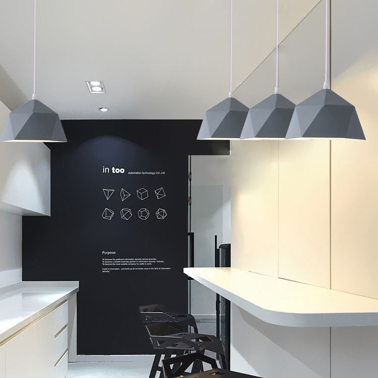 Lámpara colgante geométrica de hierro en forma de rombo con 1 luz de macarrón moderno 