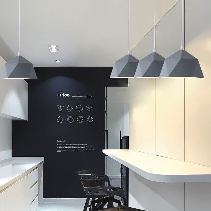 Lámpara colgante geométrica de hierro en forma de rombo con 1 luz de macarrón moderno 