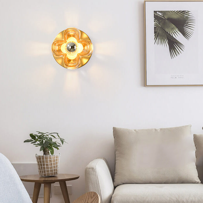 Moderne minimalistische runde quadratische Kleeblatt-Kupferglas-1-Licht-Wandleuchte für Schlafzimmer 