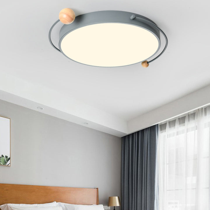Plafonnier LED contemporain scandinave rond en orbe avec tube incurvé en fer, acrylique et bois pour chambre à coucher 