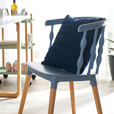 Chaise de salle à manger en plastique PP à lanières verticales créatives contemporaines avec dossier en hêtre pour salle à manger 