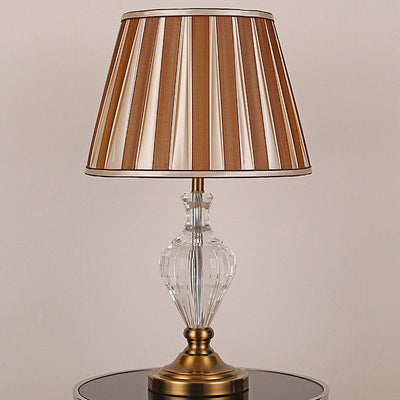 Traditionelle europäische Zylinder-Hardware-Kristallgewebe-1-Licht-Tischlampe für Schlafzimmer 