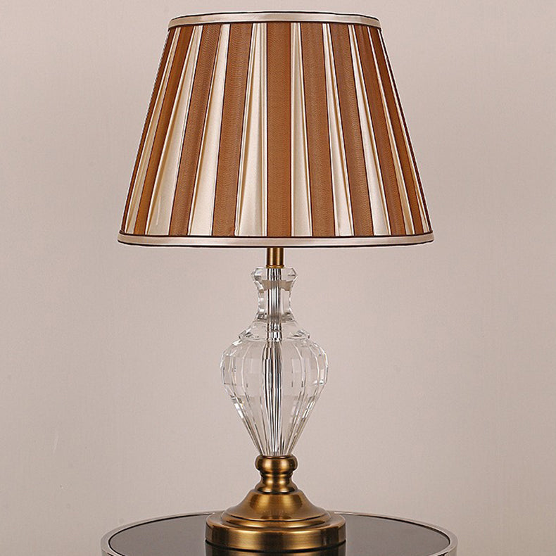 Traditionelle europäische Zylinder-Hardware-Kristallgewebe-1-Licht-Tischlampe für Schlafzimmer 