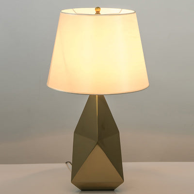 Zeitgenössische kreative polygonale Basis Runde Hardware Stoff 1-Licht Tischlampe für Schlafzimmer 