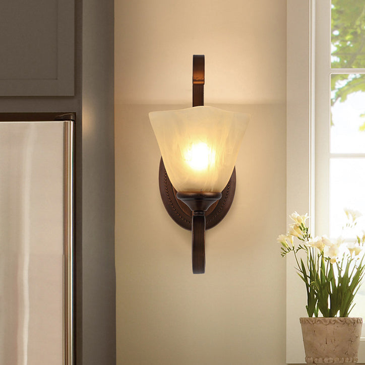 Applique murale contemporaine rétro en fer et verre tétraèdre avec base ovale 1/2 lumière pour couloir 