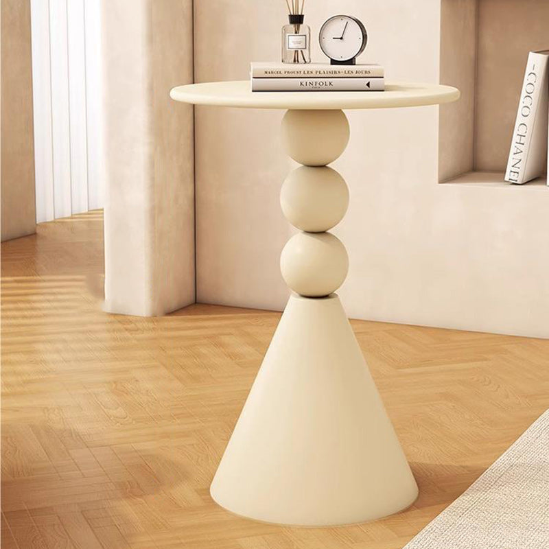 Table basse contemporaine nordique ronde avec base en cône en fer et plateau en pierre pour salon 