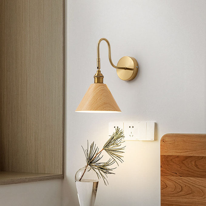 European Classical Iron Gold-Finished Frame Wood Grain 1-Light Wall Sconce Lamp
