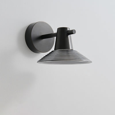 Zeitgenössische nordische Vollkupfer Acryl konische LED Wandleuchte Lampe für Wohnzimmer 