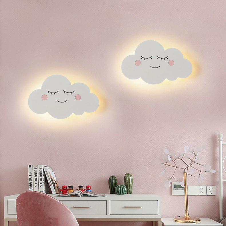 Lámpara de pared LED para niños con pantalla de acrílico de hierro en forma de nube sonriente creativa contemporánea para dormitorio 