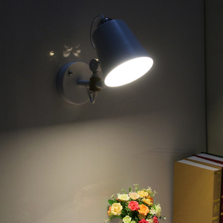 Lámpara de Aplique de Pared de 1 Luz con Pantalla de Hierro de Macaron Escandinavo Contemporáneo de Madera para Dormitorio 