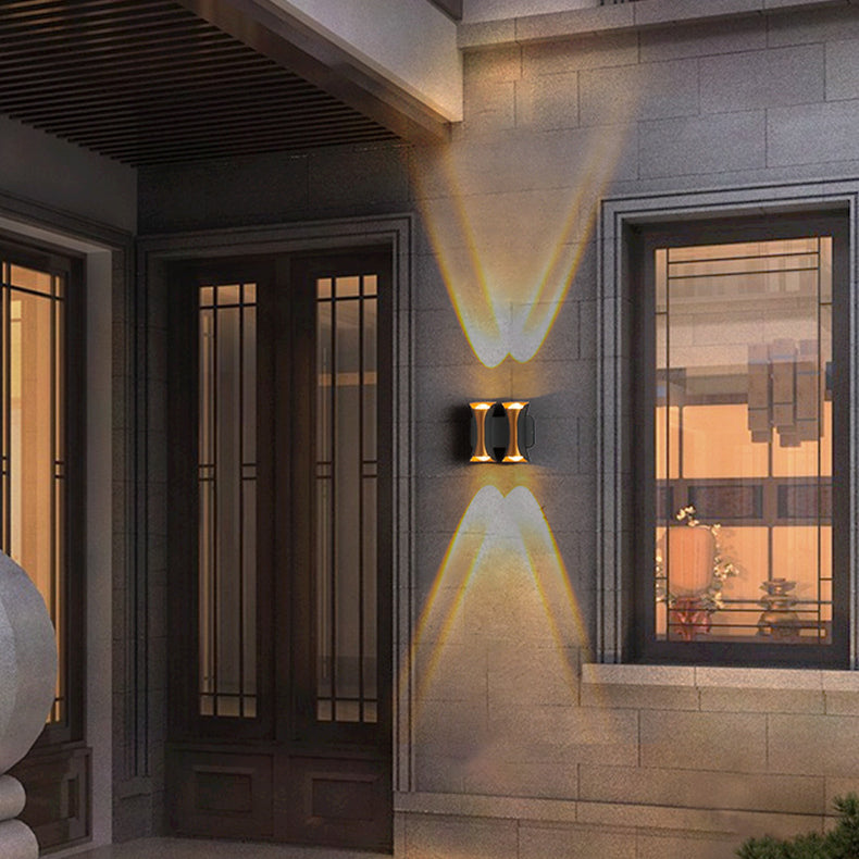 مصباح حائط LED زجاجي من الألومنيوم مستطيل مقاوم للماء بتصميم عصري بسيط للفناء الخارجي 